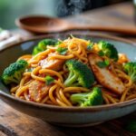découvrez la recette authentique du pad see ew, de délicieuses nouilles sautées à la sauce soja, simples à préparer et pleines de saveurs thaïlandaises.